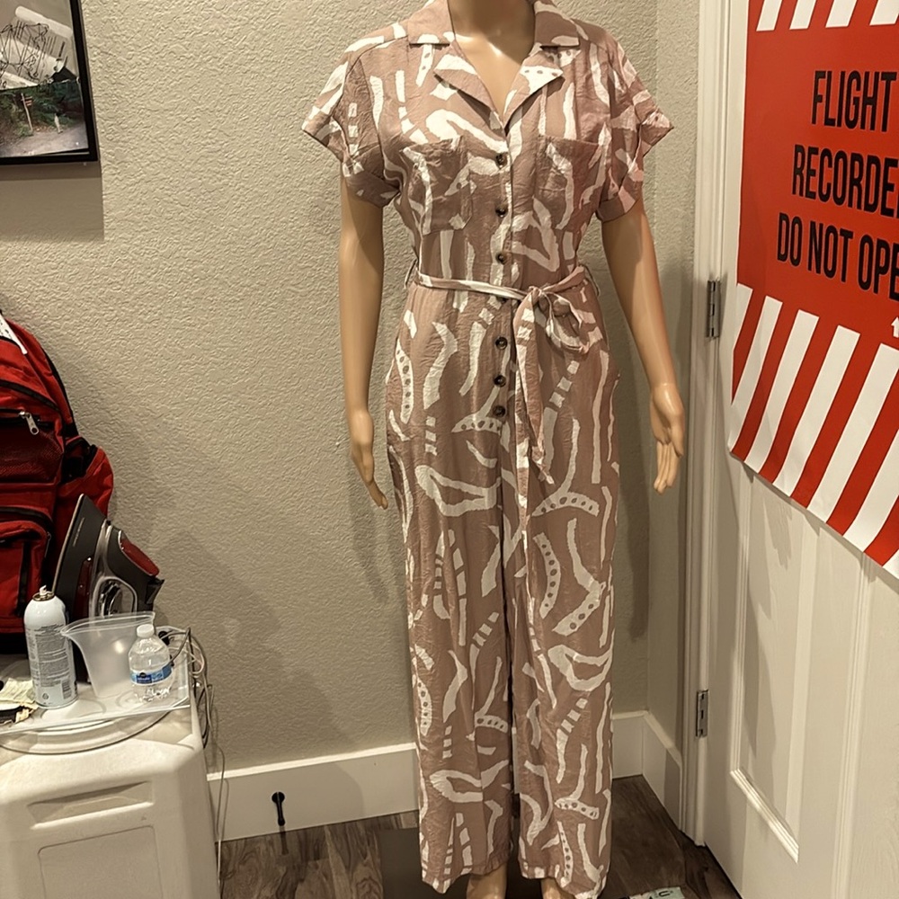 Stylish Brown Jumpsuit with White Pattern with pockets. Only worn once! Size S